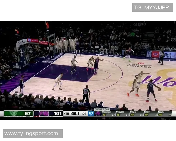 爱德华兹华丽突破拉杆换手上篮精彩得分引爆全场激情